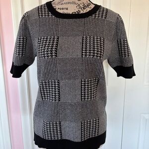 Short sleeve houndstooth sweater size M